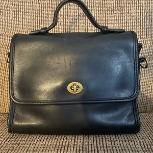 Coach vintage station crossbody black purse bag! Overall great vintage condition